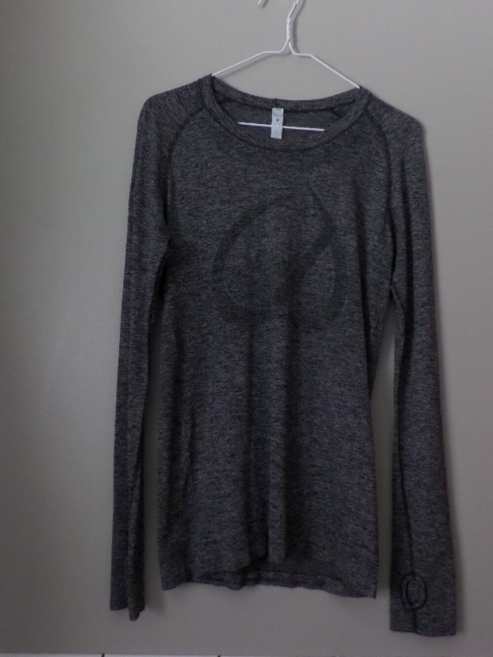 CRZ  Athletic Heathered Grey Seamless Long Sleeve Shirt – Size L